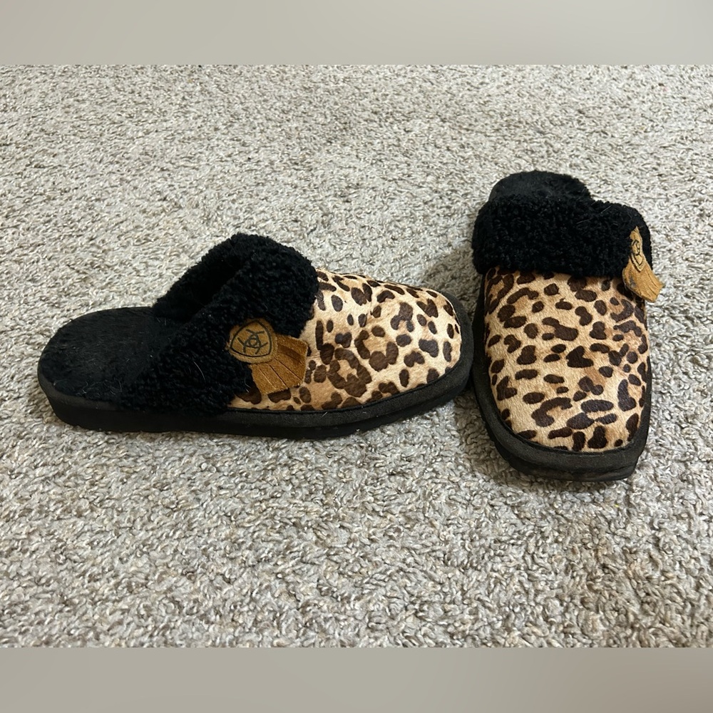 Ariat Women's Cheetah Square Toe Slipper Size 7 Leather Faux Fur Trim Slip On